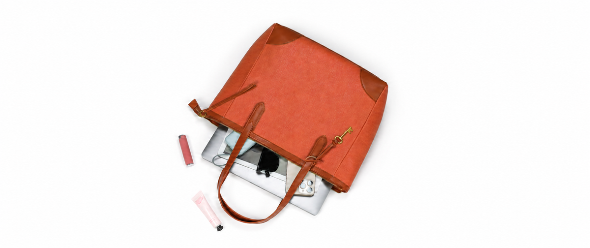Hobo bag and tote bag compared for everyday carrying needs